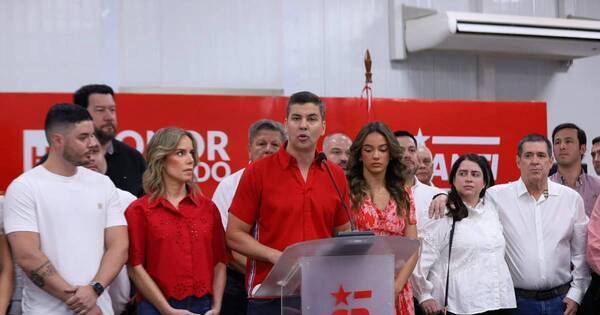 La Nación / El pueblo colorado define hoy “el destino de todos los paraguayos”, afirma Santiago Peña