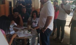 Carlos Pallarolas ya votó y recorrerá colegios electorales