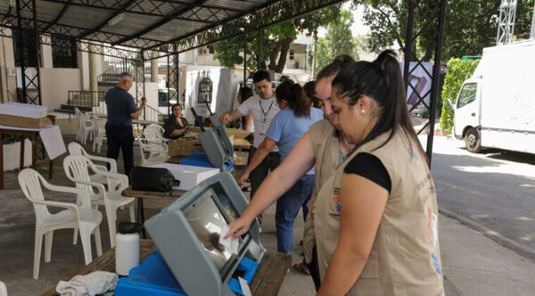 Fallaron 160 máquinas de votación, repararon 70, reemplazaron el resto