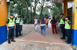 Internas: Más de 200 policías brindan seguridad a electores en Luque •