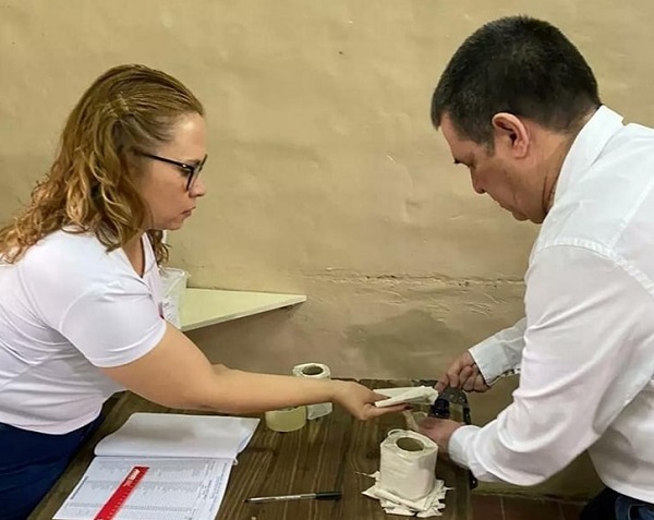 Cartes vota cubierto de seguridad y habla sobre el “abrazo republicano”