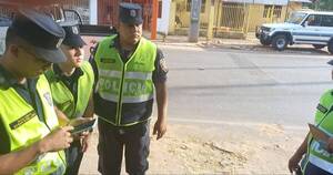 La Nación / Incidentes: Policía no deja tomar datos a encuestadora y amenazan con llevarla detenida