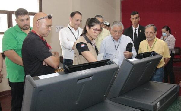 JUSTICIA ELECTORAL DESTACA CONFIABILIDAD DE MÁQUINAS DE VOTACIÓN Y ESTIMA RESULTADOS PRELIMINARES PARA LAS 21:00