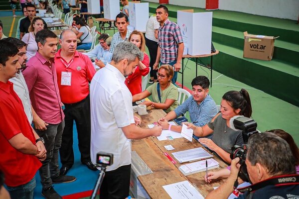 “La gente no come asfalto”: Indignado ciudadano escracha a Marito - ADN Digital