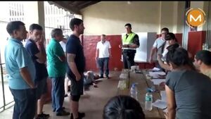 Larga espera para votar provoca desmayos en personas adultas