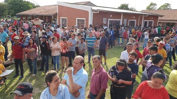Caazapá registra masiva concurrencia de electores - Política - ABC Color