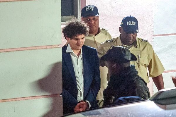El fundador de FTX prevé aceptar su extradición a EE.UU., según medios - Mundo - ABC Color
