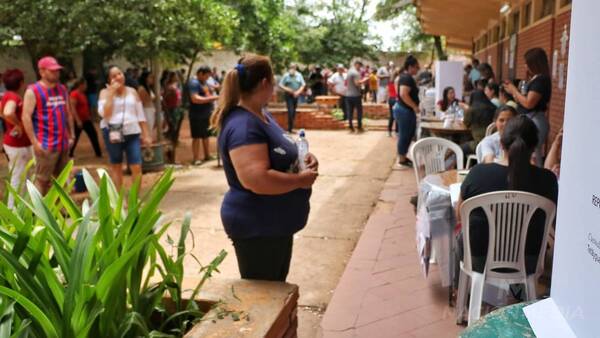 Tercer corte de boca de urna, sigue ventaja de "El economista"