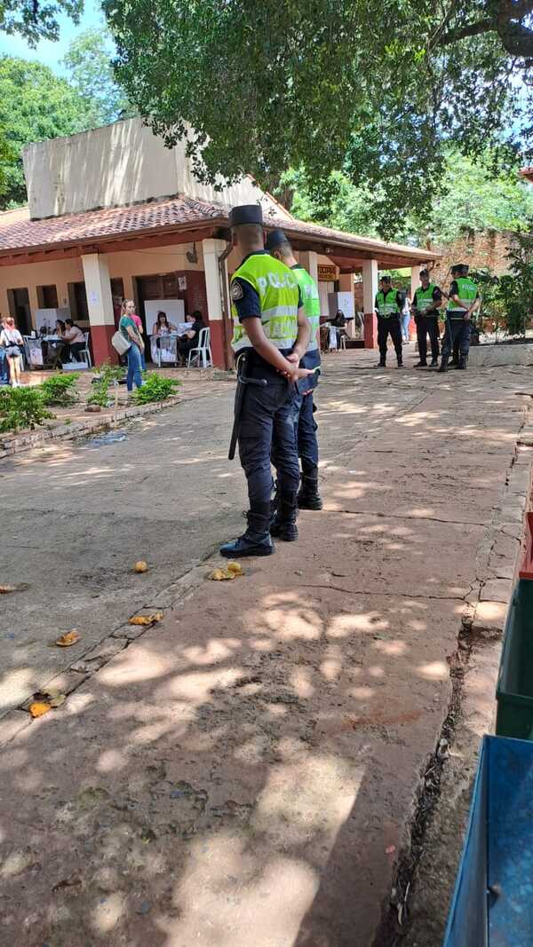 Constante ingreso de personas en Roosevelt - San Lorenzo Hoy
