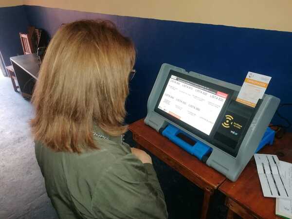 Cuarto corte de boca de urna: “Economista” continúa 18 puntos arriba - trece