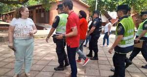 La Nación / Internas 2022 en CDE: sacan del local a un elector acusado de querer votar dos veces