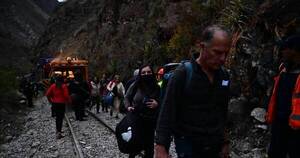 La Nación / Perú: protestas dejaron varados a 200 turistas en Machu Picchu