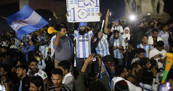 La Nación / Locura en Bangladés: el país asiático más fanático de Messi y la selección argentina