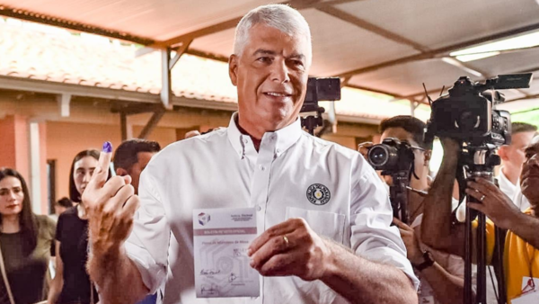 Wiens reconoce la victoria del cartismo y destaca victoria en 10 departamentos - El Independiente