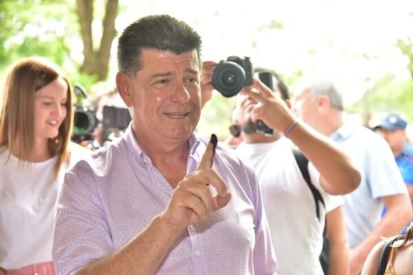 Efraín Alegre vence ampliamente en la Concertación Nacional - Radio Imperio