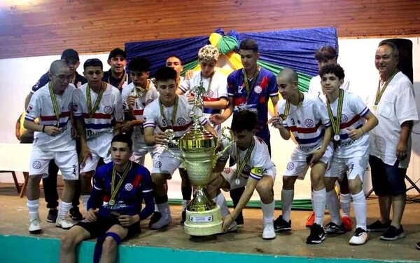 Fútbol de salón: C15 pedrojuanina se consagra en Carmen - Polideportivo - ABC Color