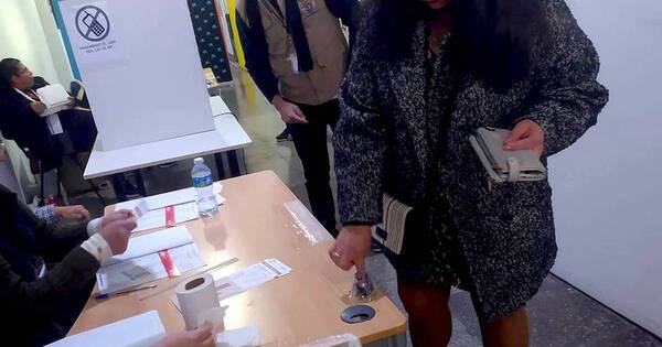 La Nación / Compatriotas residentes en el extranjero votaron en internas