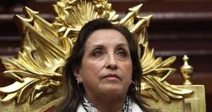 La Nación / Perú: Dina Boluarte destituye a su primer ministro y anuncia una reestructuración del gabinete