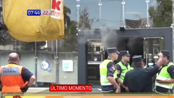 Incendio de gran magnitud afecta a local comercial en Asunción