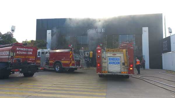 Reportan incendio en conocido comercio asunceno | 1000 Noticias