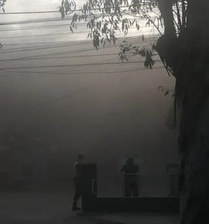 Reportan incendio de gran magnitud en local comercial sobre San Martín - Unicanal