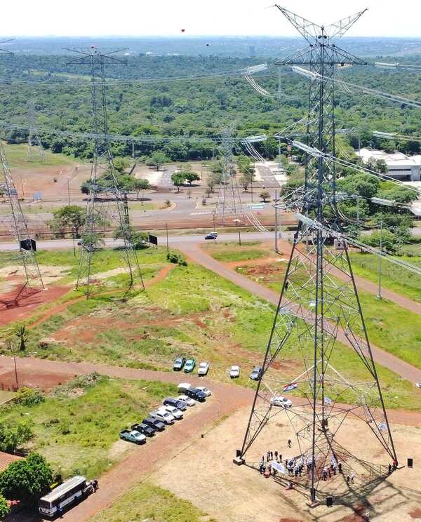 Diario HOY | Primera terna de la LT 2 x 500 kV Margen Derecha-Yguazú, lista para operar