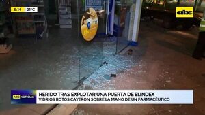 Herido tras explotar una puerta de blindex  - ABC Noticias - ABC Color