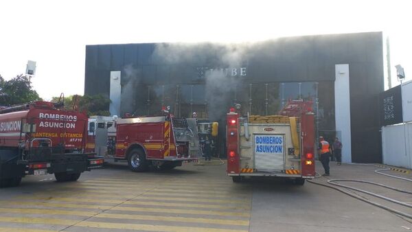 Incendio de importantes proporciones en el local de KUBE sobre San Martín