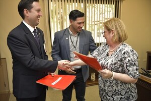 Itaipu: destacan gestión de autoridades en proceso de enajenación de viviendas - .::Agencia IP::.