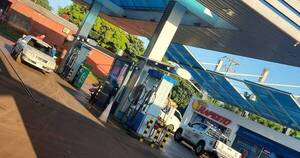 La Nación / Motochorros asaltan una estación de servicios en Ciudad del Este