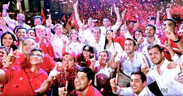 La Nación / Santiago Peña llama a la unidad con la doctrina y banderas del Partido Colorado