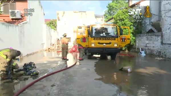 Villa Morra: Voraz incendio consumió un depósito - SNT
