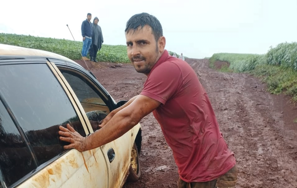 Su concubina le buscaba, mientras él estaba de parranda y fue “dormido” por una mujer - Noticiero Paraguay