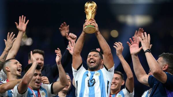[VIDEO] El festejo del "Kun" Agüero: "La tenés adentro"