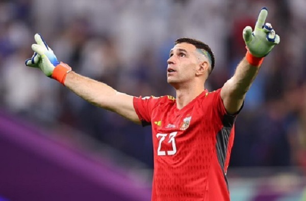 Nueva polémica de Dibu: “Dáselo a Memo Ochoa, bobo” - La Prensa Futbolera