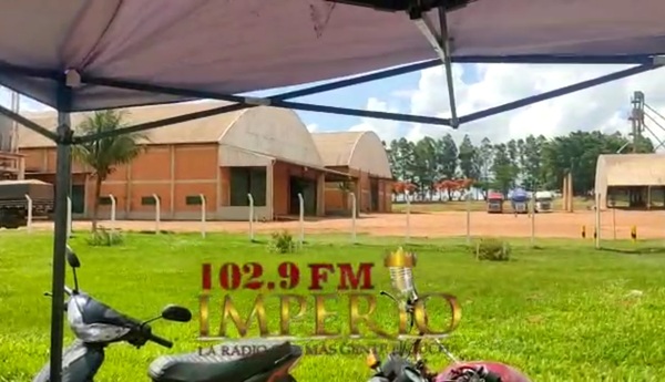 Transportistas siguen con medida de fuerza frente a proveedoras de granos - Radio Imperio