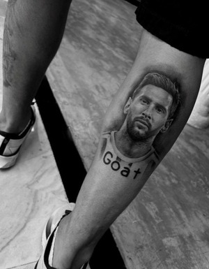 “Tito” Torres se tatuó el rostro de Messi: “Las promesas se pagan”, dijo - trece