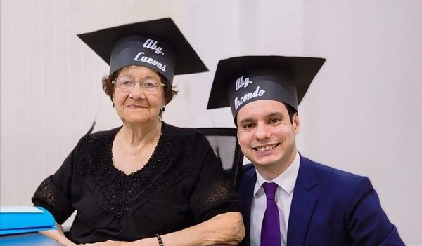 Mujer de 82 años cumple su sueño al recibirse de abogada - Noticiero Paraguay