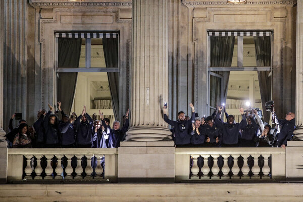 Miles de aficionados aclaman a los Bleus, subcampeones del mundo, en la plaza de la Concordia de París