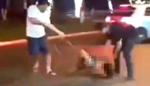 Arrastraron a una mujer, la desnudaron y ataron a un árbol - Noticiero Paraguay