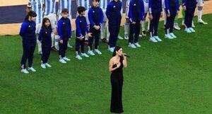 El look mundialista de Lali Esposito