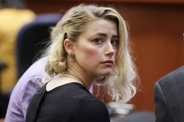 Amber Heard renuncia a la apelación a su condena por difamar a Johnny Depp | 1000 Noticias