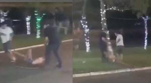 ¡Terrible! Arrastraron, golpearon y ataron por un árbol a una mujer