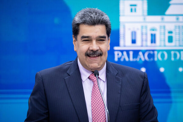 Maduro ordena entregar viviendas a 1.600 familias damnificadas por las lluvias - MarketData