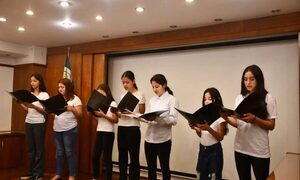 Alumnos de extensión de la UNE presentan musical navideño