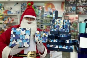 Punto Farma recibe visita de Papá Noel - Empresariales - ABC Color
