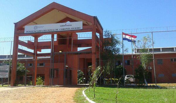 Nueve supuestos miembros del PCC se fugaron de la penitenciaría de Coronel Oviedo - Unicanal