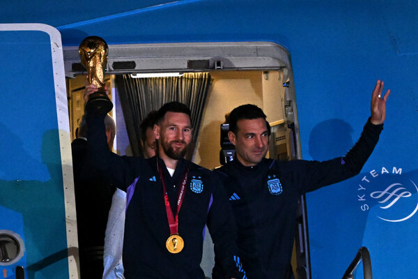 ¡De la mano de Lionel Messi! La Copa del Mundo ya está en Argentina