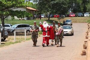 Diario HOY | Papá Noel llegó a Clínicas a bordo de un helicóptero