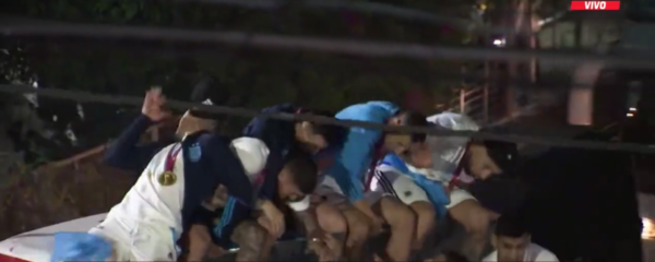 El tremendo susto que se pegaron Messi y sus compañeros durante el festejo